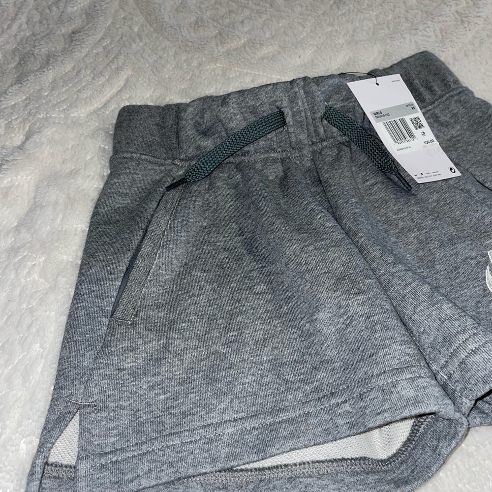 NEW NWT GIRLS NIKE GRAY SHORTS. NO DISCOUNT ON THIS ITEM - Picture 3 of 13